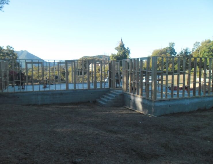 Budowa domu na Korsyce