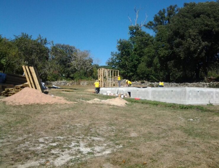 Budowa domu na Korsyce