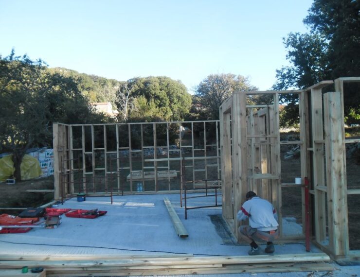 Budowa domu na Korsyce