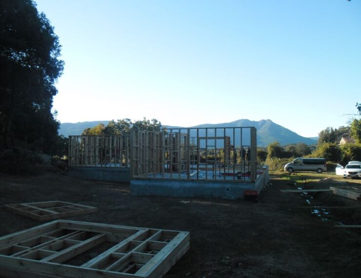 Budowa domu na Korsyce