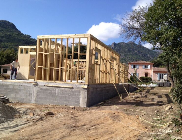 Budowa domu na Korsyce