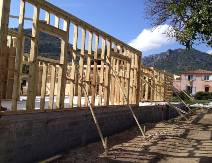 Budowa domu na Korsyce