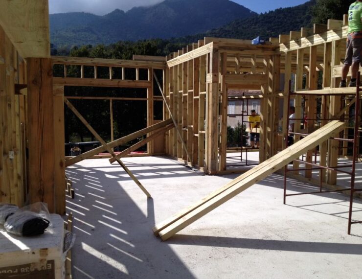 Budowa domu na Korsyce