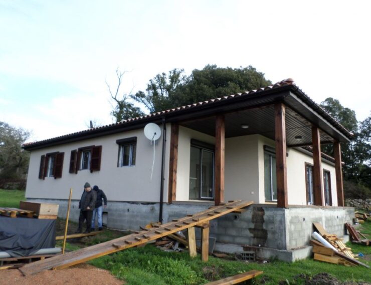 Budowa domu na Korsyce