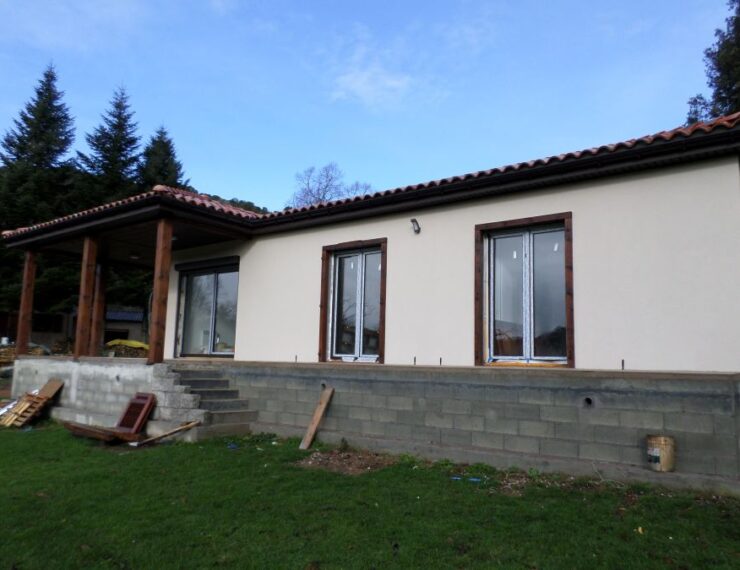 Budowa domu na Korsyce