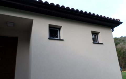 Budowa domu na Korsyce