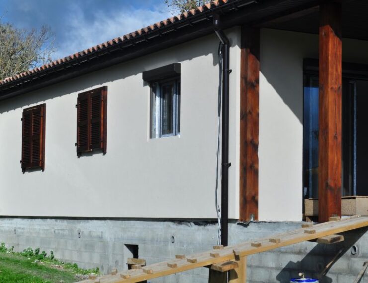 Budowa domu na Korsyce