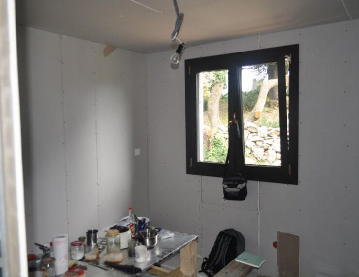 Budowa domu na Korsyce