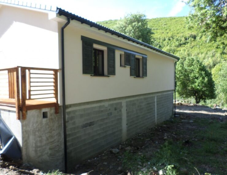 Budowa domu na Korsyce - Finello