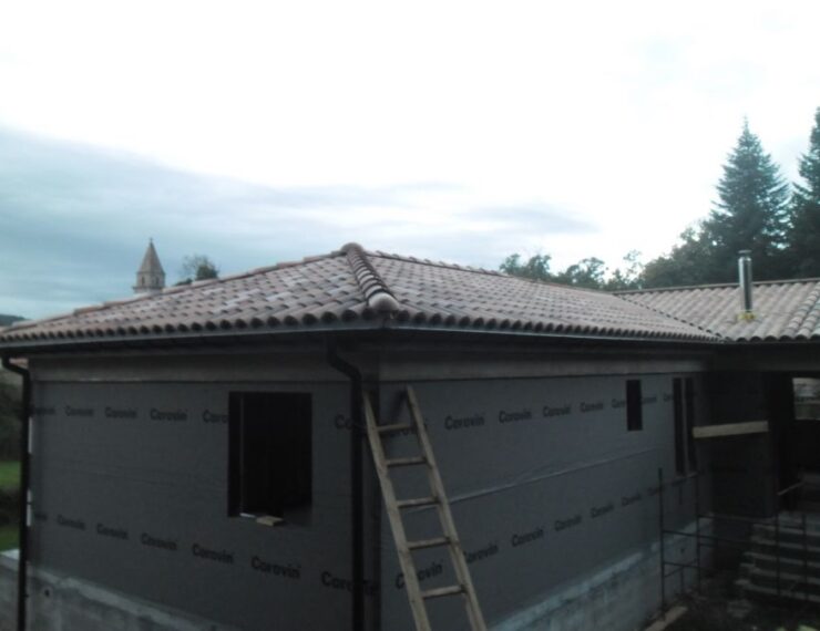 Budowa domu na Korsyce