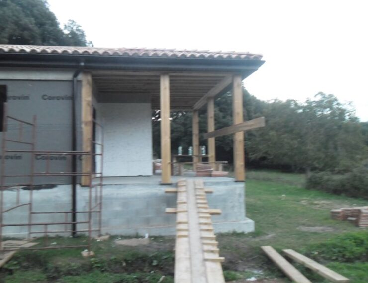 Budowa domu na Korsyce