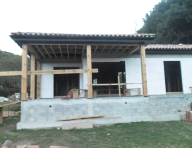 Budowa domu na Korsyce