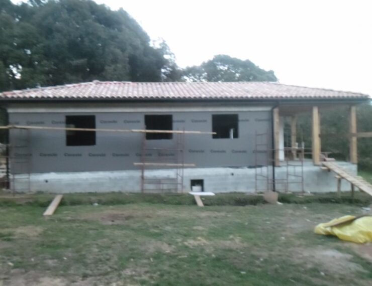 Budowa domu na Korsyce