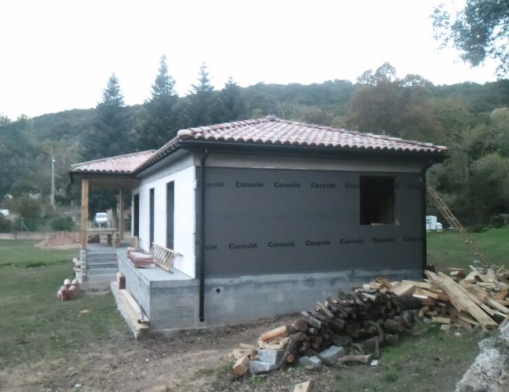 Budowa domu na Korsyce