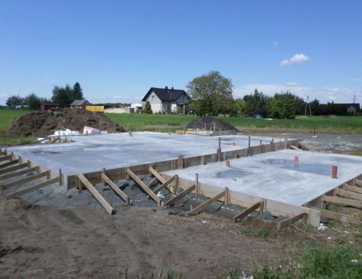 Budowa domu w Górze