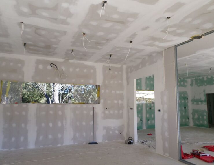 Budowa domu na Korsyce