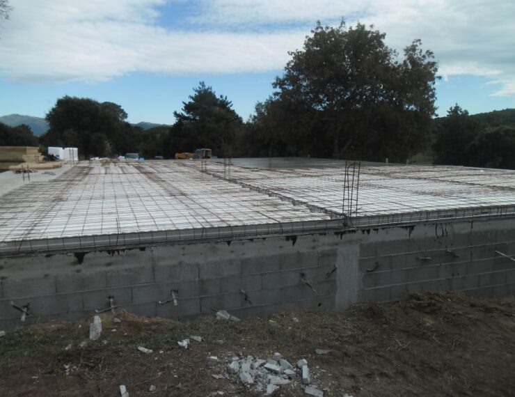 Budowa domu na Korsyce