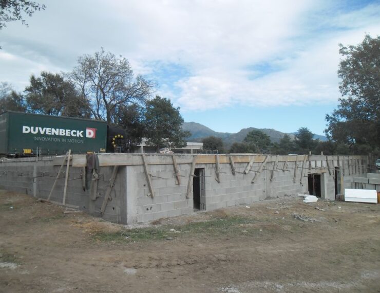 Budowa domu na Korsyce