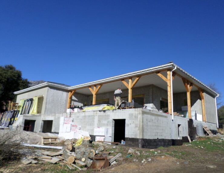 Budowa domu na Korsyce