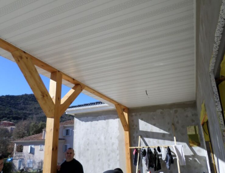 Budowa domu na Korsyce