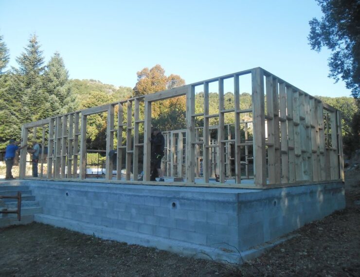 Budowa domu na Korsyce