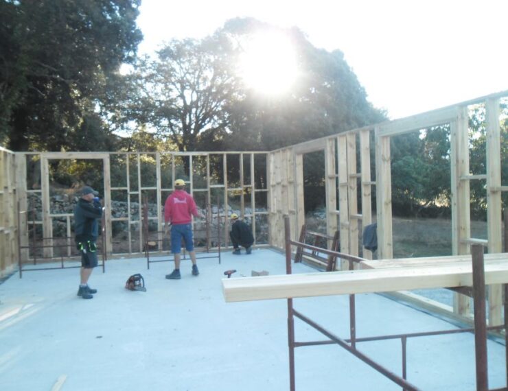 Budowa domu na Korsyce