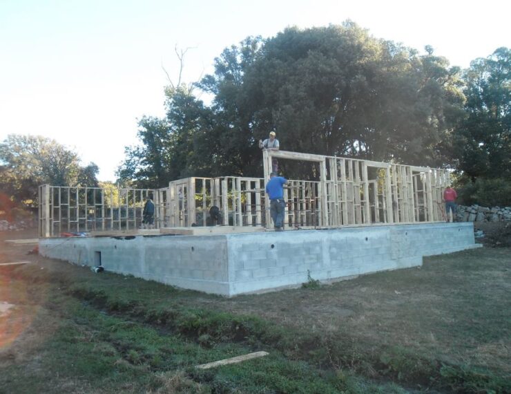 Budowa domu na Korsyce