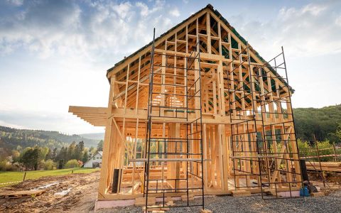 Dom szkieletowy vs murowany – co wybrać w 2026 roku?