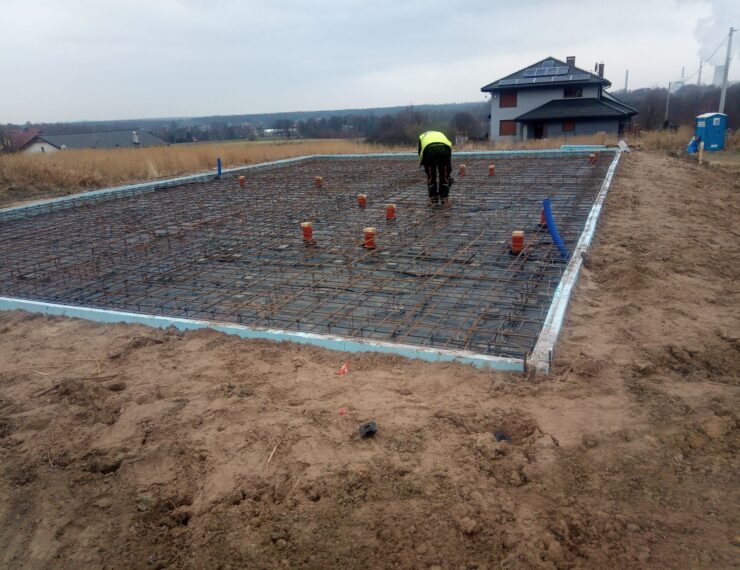 Budowa domu w Wyrach