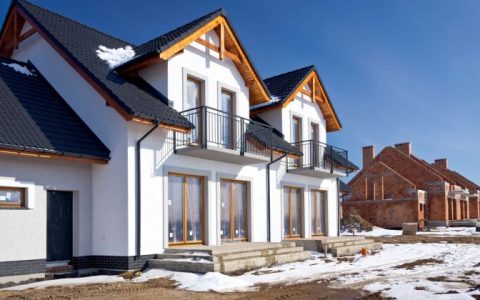 Czy warto zamieszkać w bliźniaku z drewna?